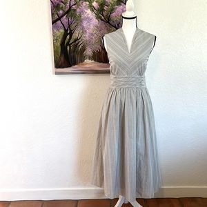 The Hopper VNeck Dress by Novis